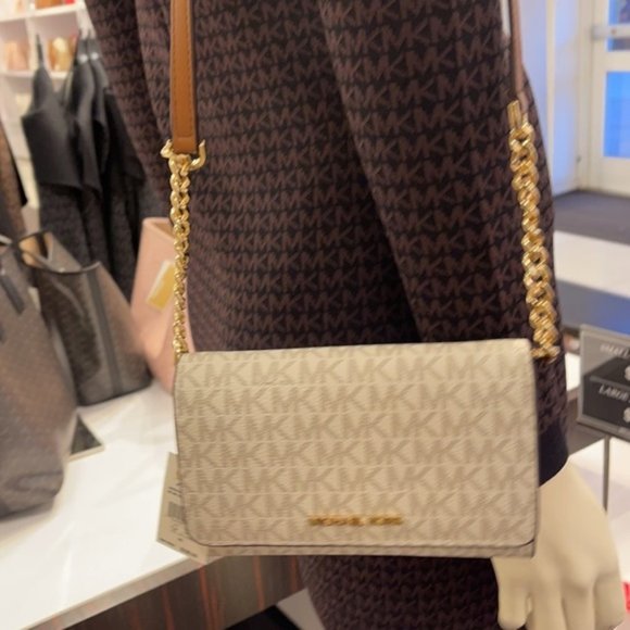 MICHAEL KORS Jet Set Travel Medium Phone Xbody Bag - Picture 15 of 16